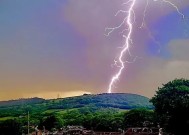 英国天气:英国气象局透露，本周末英国人将迎来“雷阵雨”